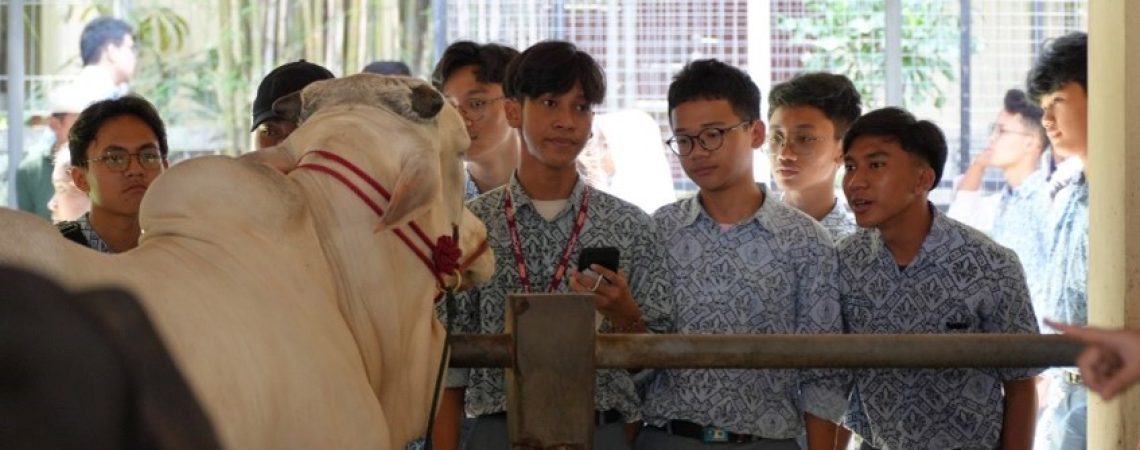 Kunjungan Siswa dan Guru SMA N 10 Bekasi di Fakultas Kedokteran Hewan Universitas Gadjah Mada