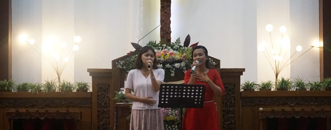 Gambar 1. Dokumentasi Ibadah dan Perayaan Paskah 2025 (Figure 1. Documentation of Easter 2025 Worship and Celebration)