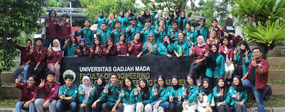 Dokumentasi saat foto bersama VSC FKH UGM dan AAPG UGM SC