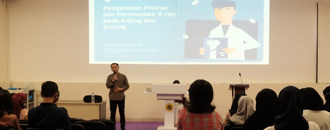 Gambar 2. Pemaparan materi KODIK II oleh drh. Mulya Fitranda. AR.