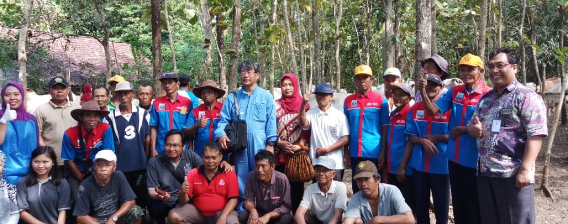 Prof. Kadokawa bersama para Peternak di Gunungkidul